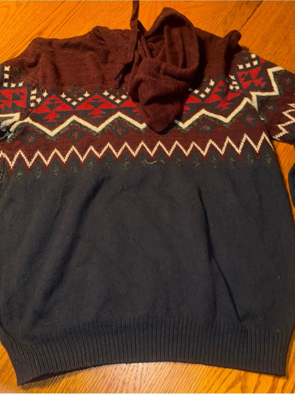 American Eagle Outfitters Maroon and Navy Patterned Crewneck Hoodie